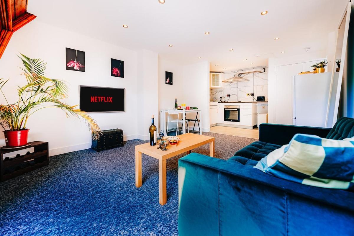 Charming In The Church Near Canary Wharf * London