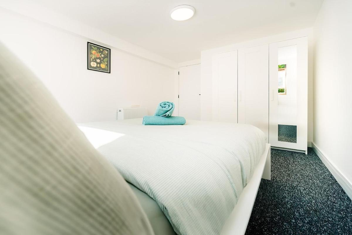 Apartment Charming In The Church Near Canary Wharf London